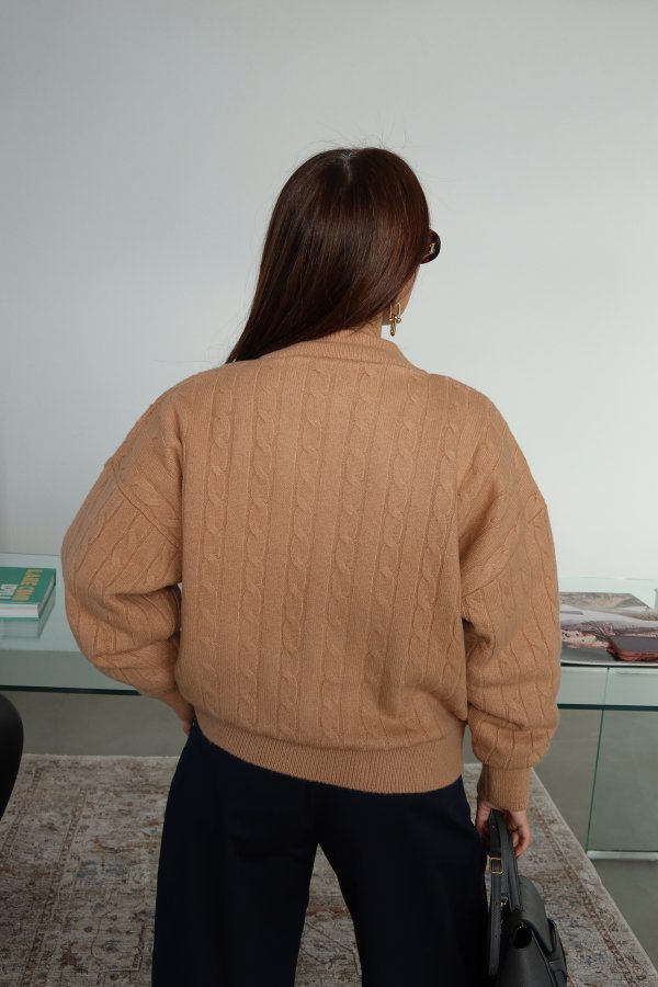 Saç Örgü Çıtçıtlı Yün Hırka