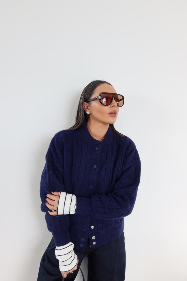 Saç Örgü Çıtçıtlı Yün Hırka