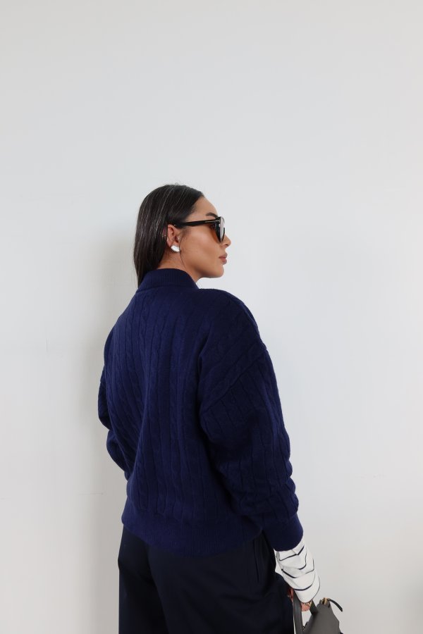 Saç Örgü Çıtçıtlı Yün Hırka