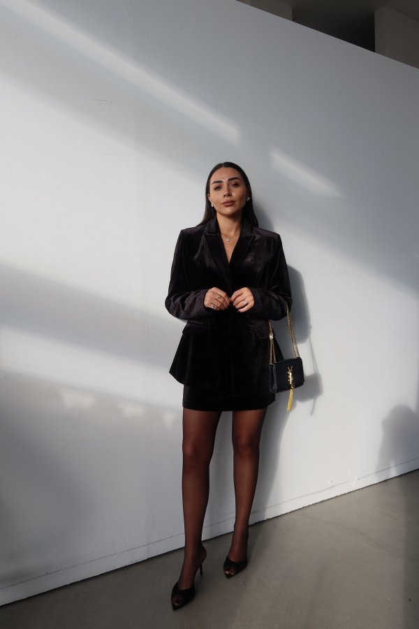 Arkası Fermuarlı Mini Kadife Etek