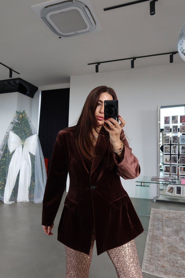 Omuzu Vatkalı Tek Düğmeli Kadife Ceket