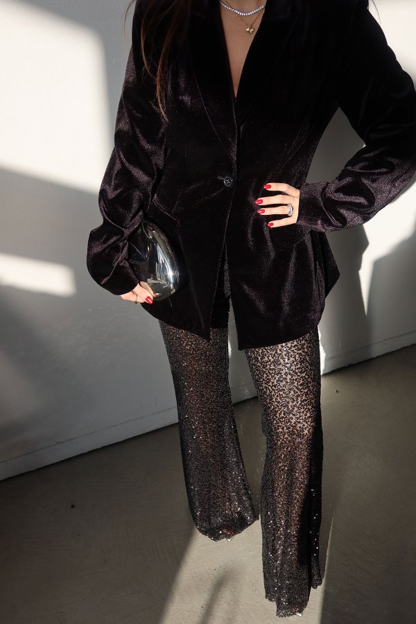 Omuzu Vatkalı Tek Düğmeli Kadife Ceket