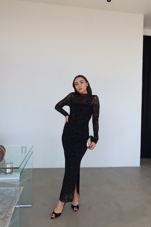 Çiçek İşlemeli Yanı Yırtmaçlı Maxi Elbise