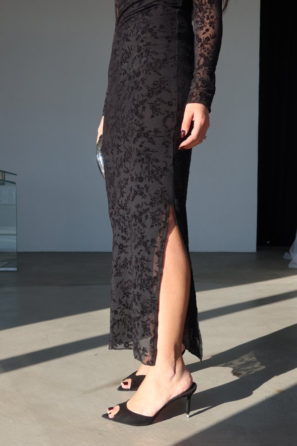 Çiçek İşlemeli Yanı Yırtmaçlı Maxi Elbise