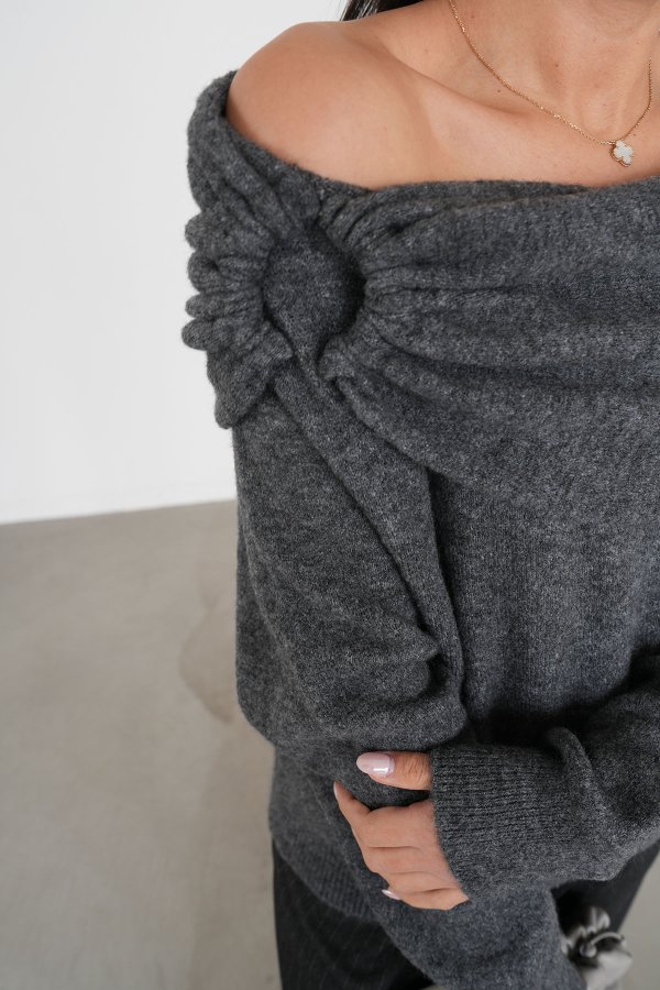 Kayık Yaka Triko Kazak