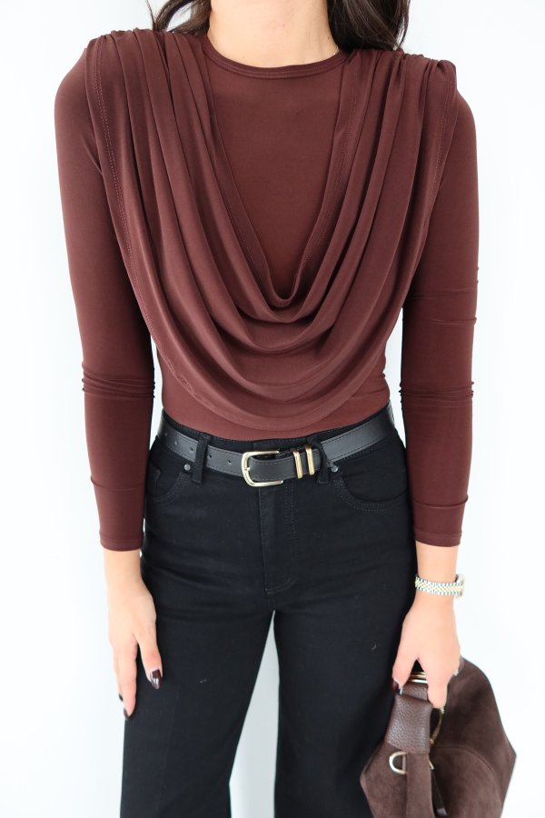 Omuzu Vatkalı Drapeli Crop Bluz