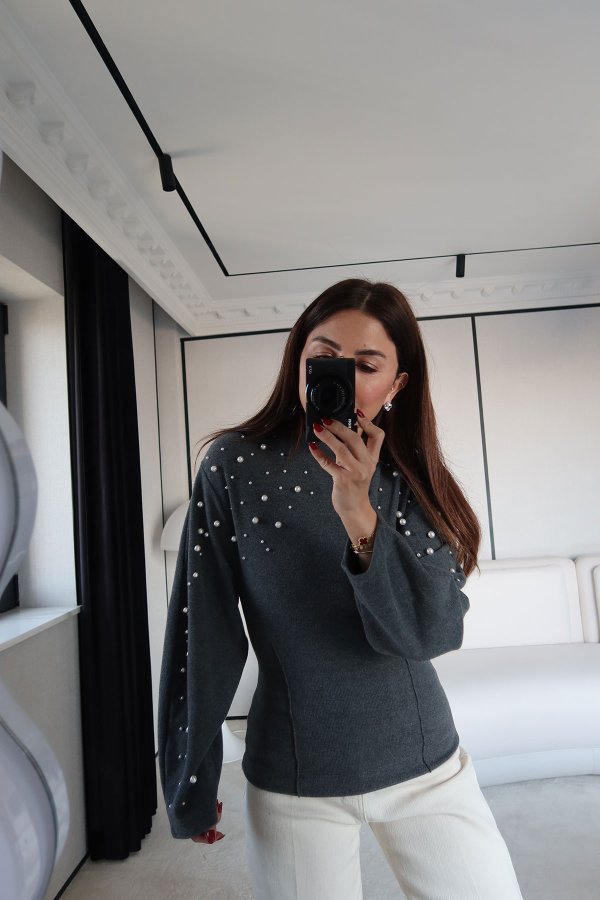 İncili Dikiş Detaylı Triko Bluz