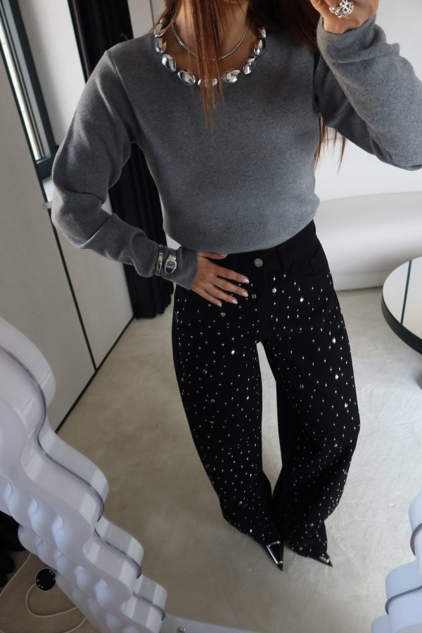 Yakası Boncuklu Altı Asimetrik Triko