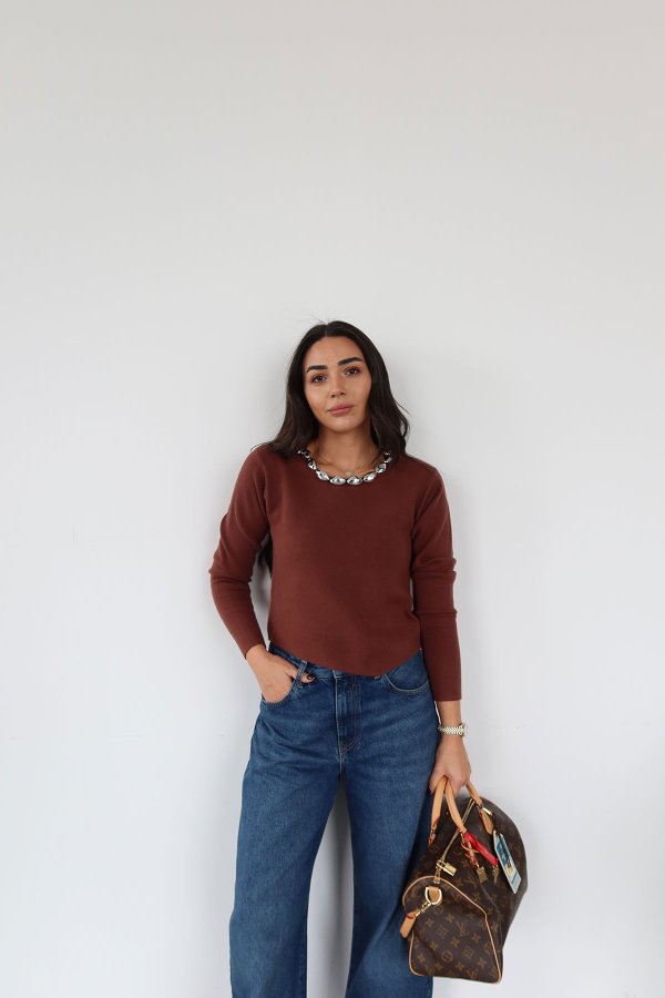 Yakası Boncuklu Altı Asimetrik Triko