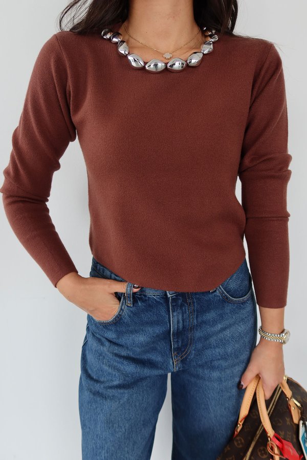 Yakası Boncuklu Altı Asimetrik Triko