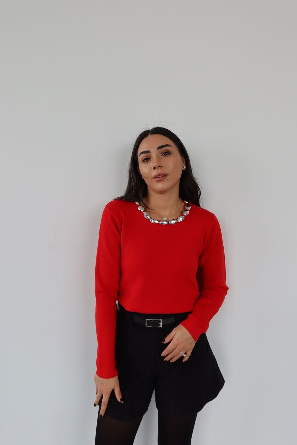 Yakası Boncuklu Altı Asimetrik Triko