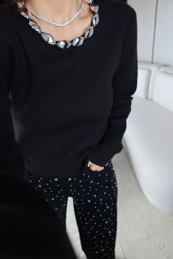 Yakası Boncuklu Altı Asimetrik Triko