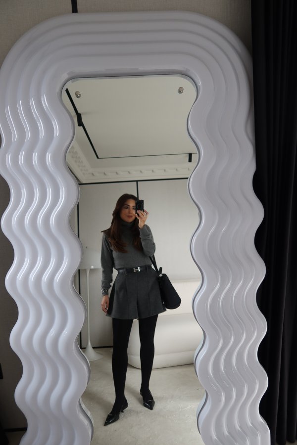 Deri Kemerli Kaşe Yün Şort