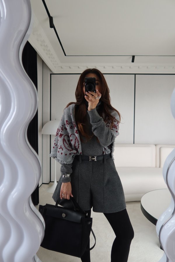 Deri Kemerli Kaşe Yün Şort