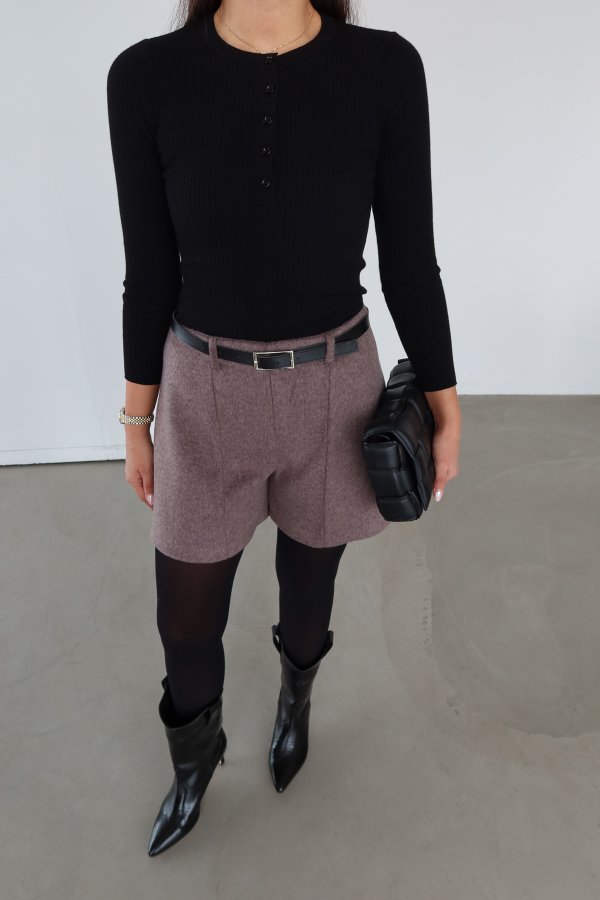 Deri Kemerli Kaşe Yün Şort