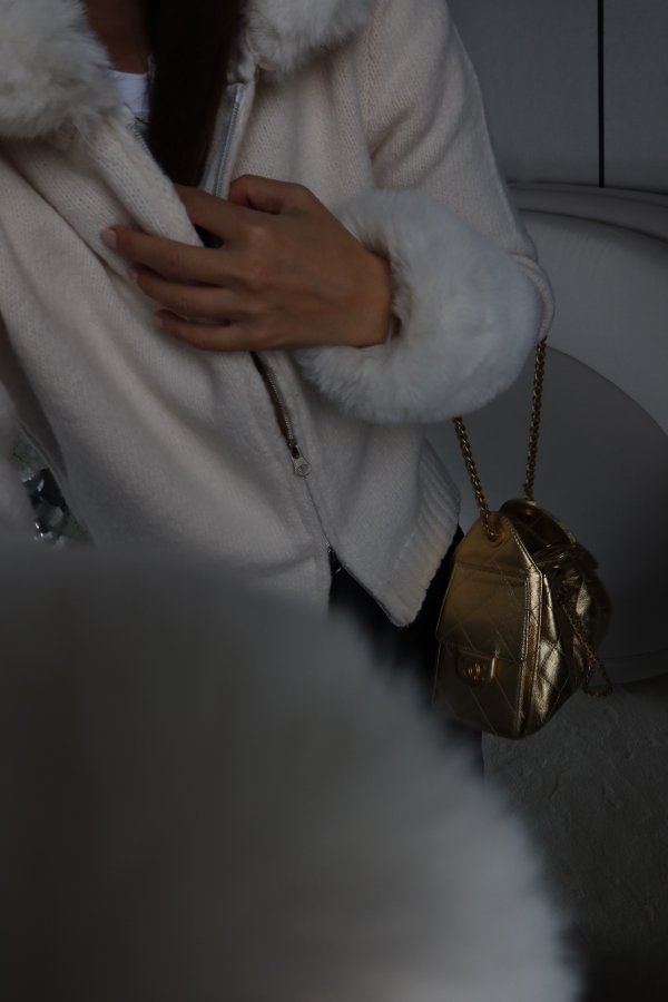 Yakası Ve Kolları Kürklü Fermuarlı Hırka