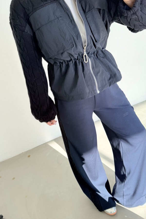 Triko Detaylı Eşofman Takımı