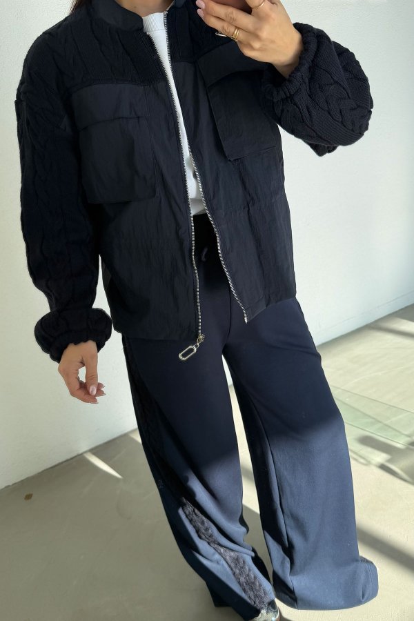 Triko Detaylı Eşofman Takımı