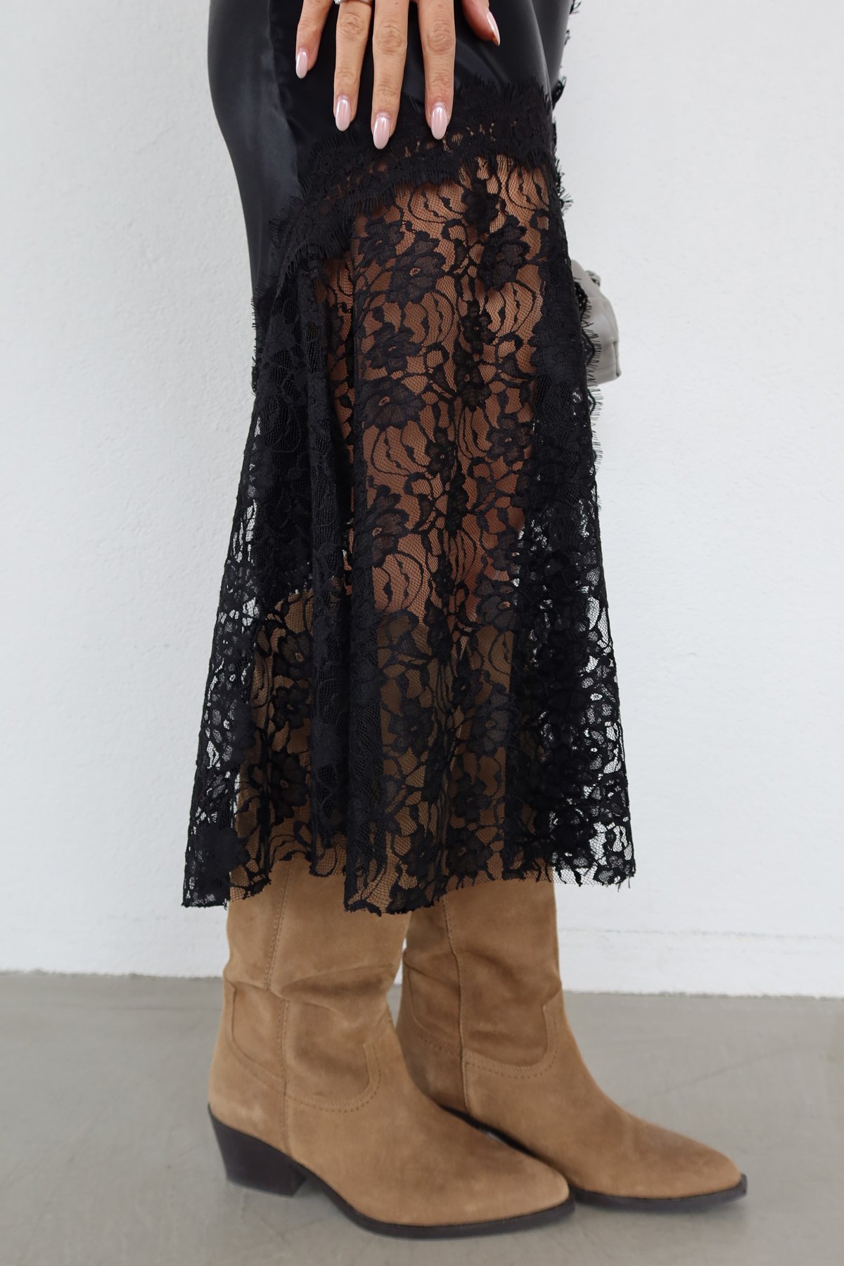 Güpür Ve Dantel İşlemeli Midi Boy Etek