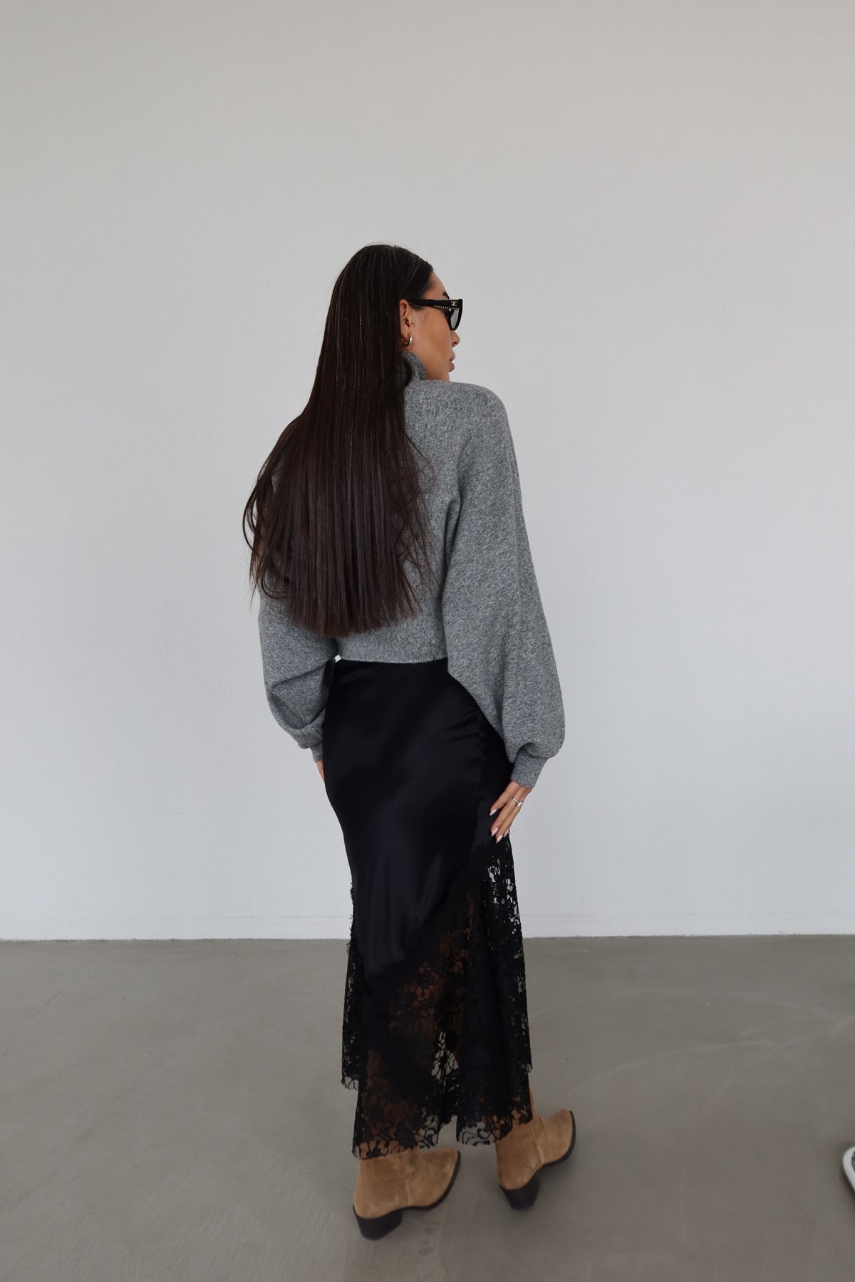 Güpür Ve Dantel İşlemeli Midi Boy Etek