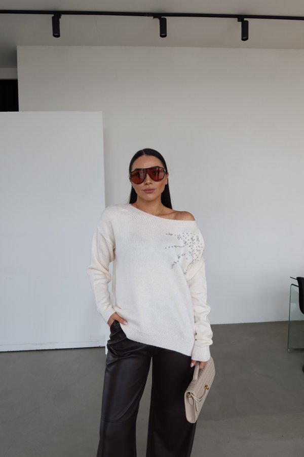 Kayık Yaka Ön Kısmı Taşlı Oversize Kazak