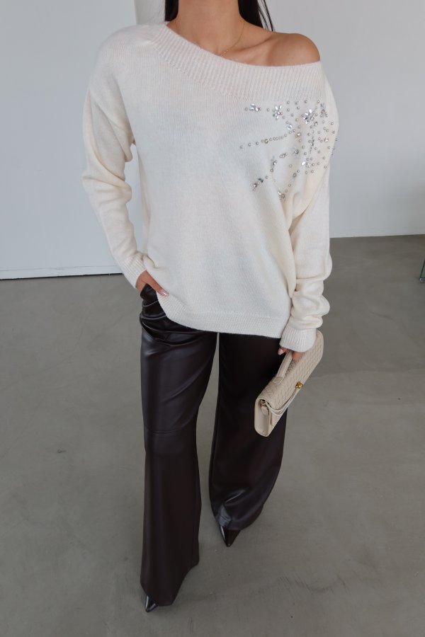 Kayık Yaka Ön Kısmı Taşlı Oversize Kazak