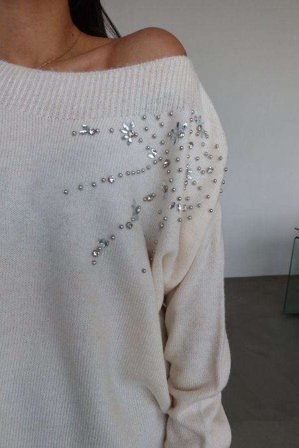 Kayık Yaka Ön Kısmı Taşlı Oversize Kazak