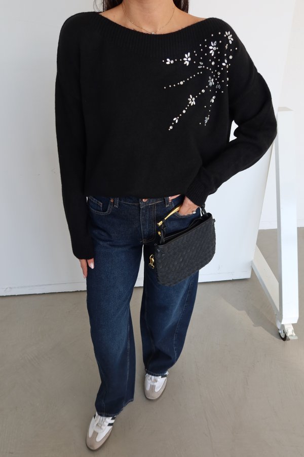 Kayık Yaka Ön Kısmı Taşlı Oversize Kazak