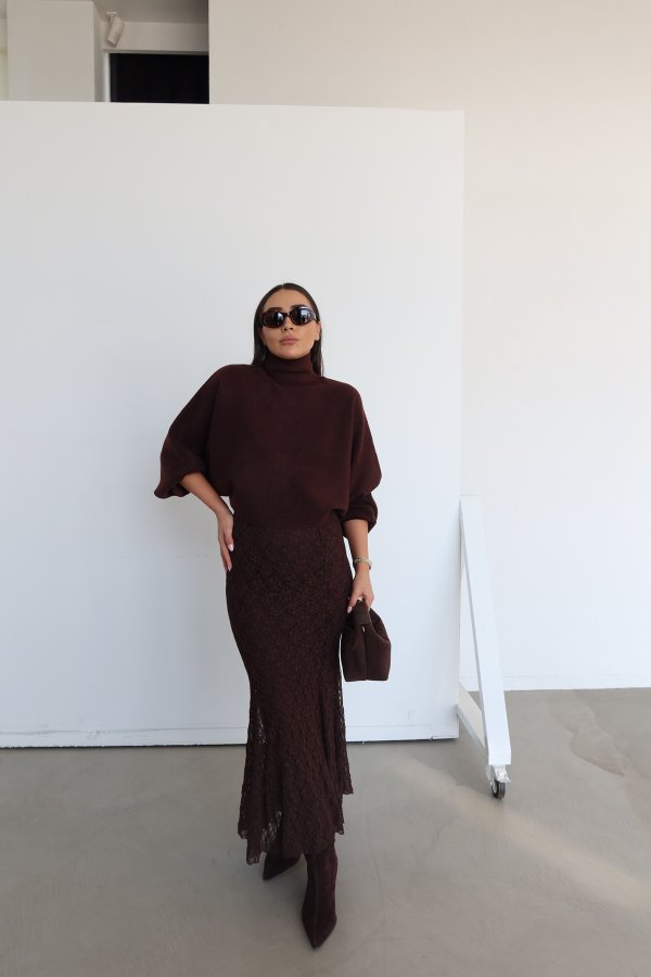 Altı Pileli Uzun Dantel Etek