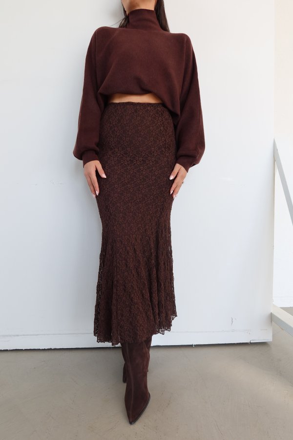 Altı Pileli Uzun Dantel Etek
