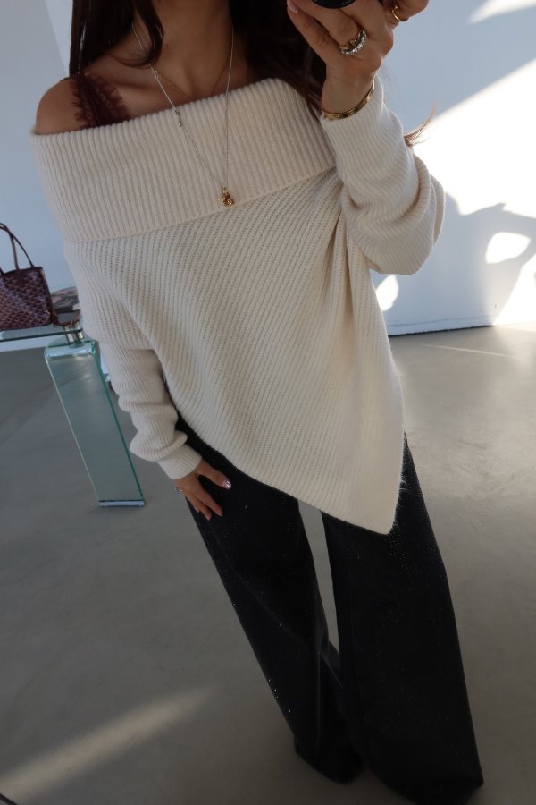 Madonna Yaka Asimetrik Kesim Kazak