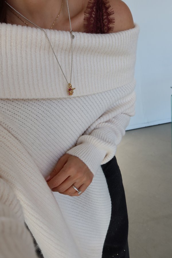 Madonna Yaka Asimetrik Kesim Kazak