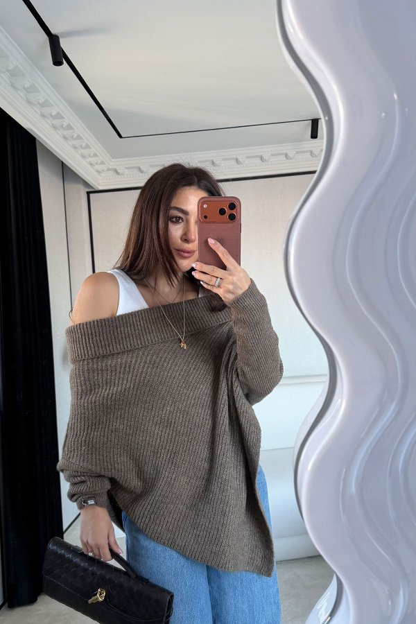 Madonna Yaka Asimetrik Kesim Kazak