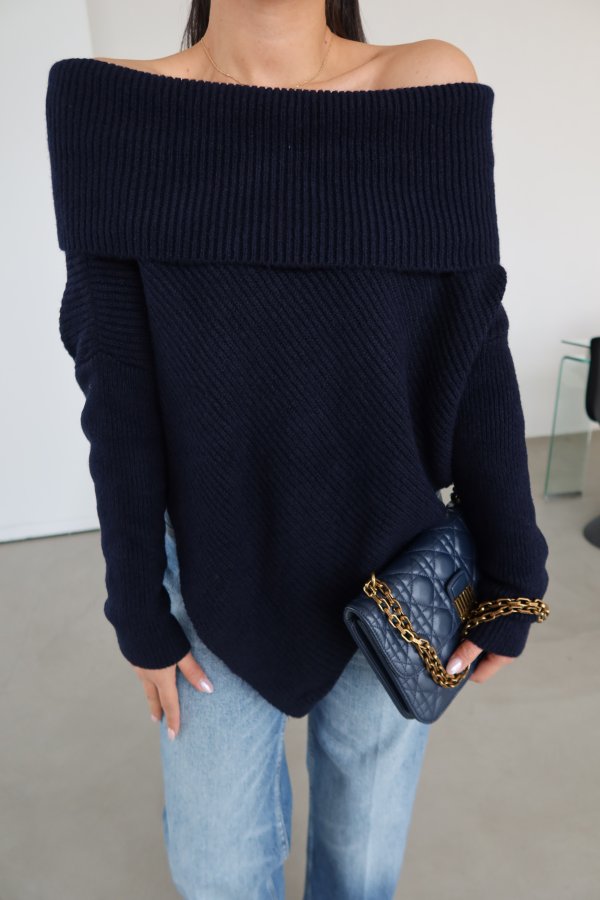 Madonna Yaka Asimetrik Kesim Kazak