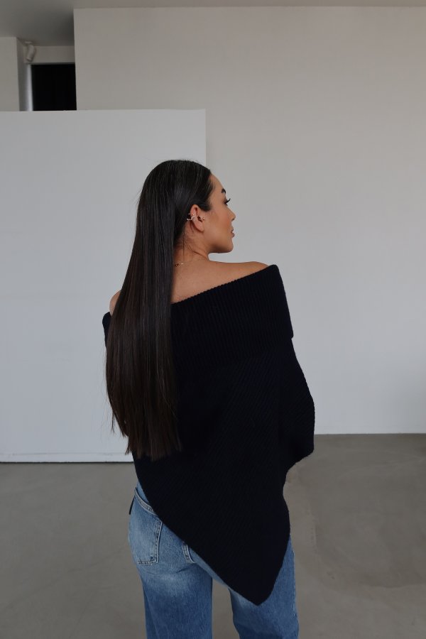 Madonna Yaka Asimetrik Kesim Kazak