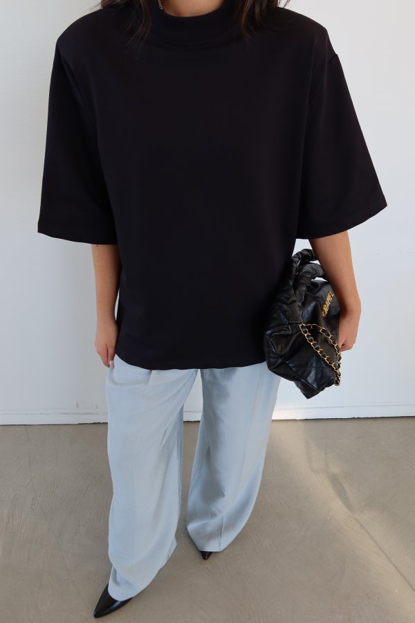 Omuzu Vatkalı Oversize Tişört