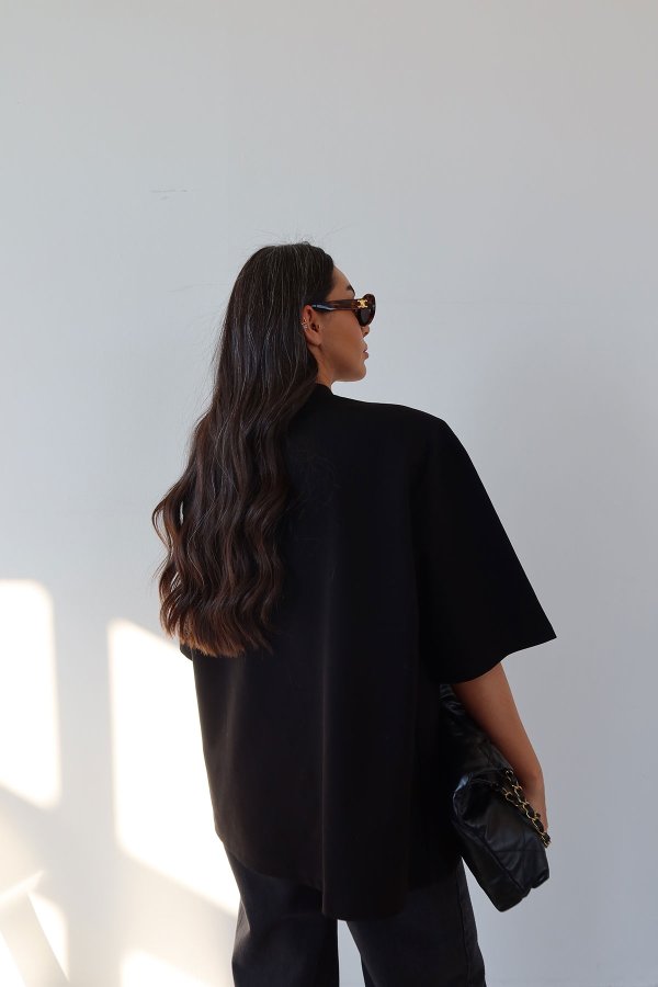 Omuzu Vatkalı Oversize Tişört
