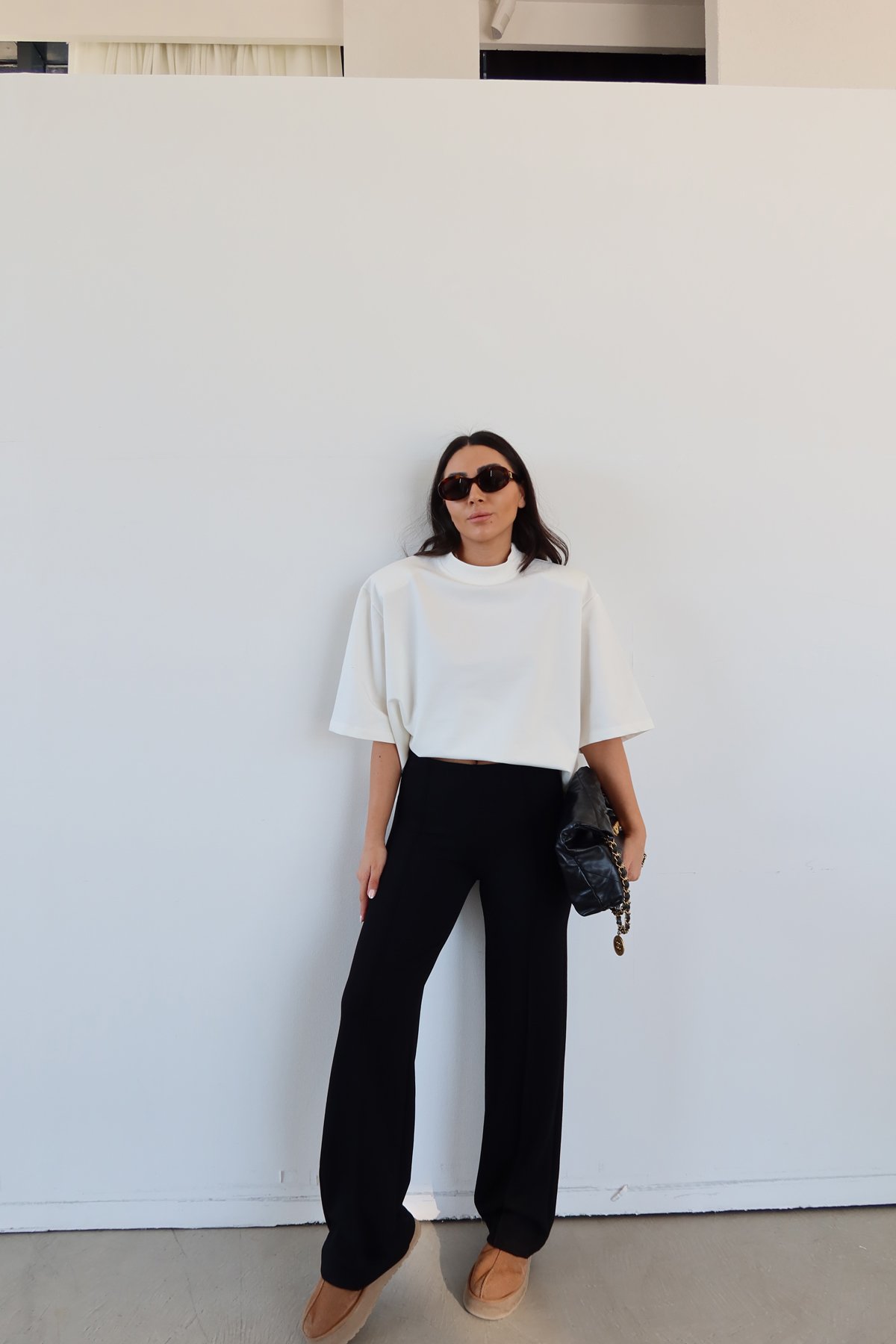 Beli Lastikli Ortası Dikişli Rahat Pantolon