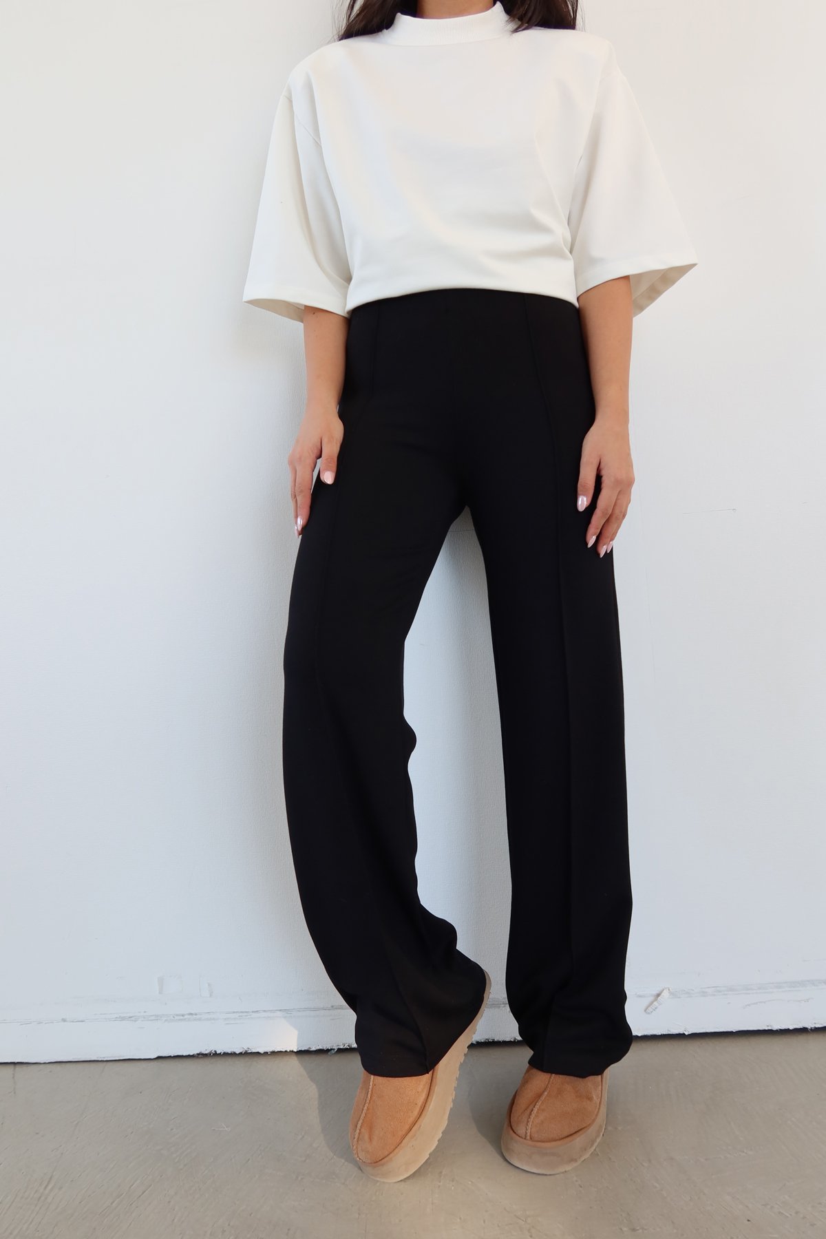 Beli Lastikli Ortası Dikişli Rahat Pantolon