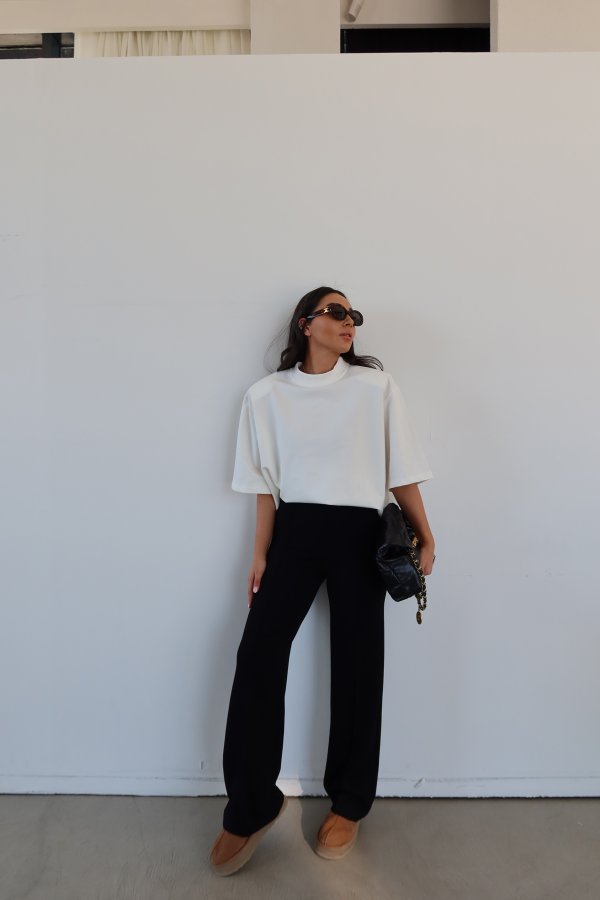 Beli Lastikli Ortası Dikişli Rahat Pantolon