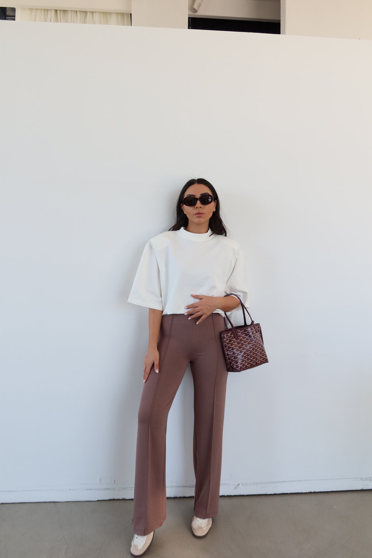 Beli Lastikli Ortası Dikişli Rahat Pantolon