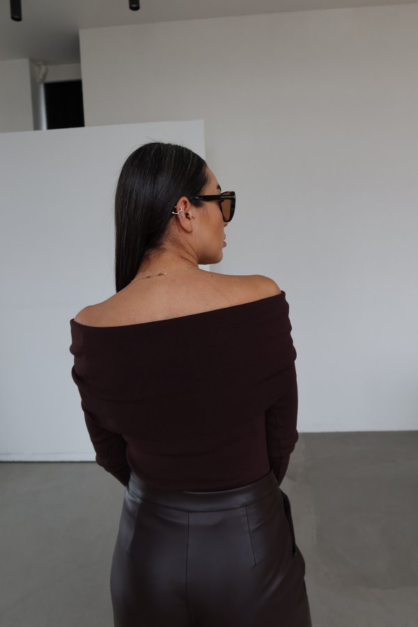 Madonna Yaka Aksesuarlı Triko