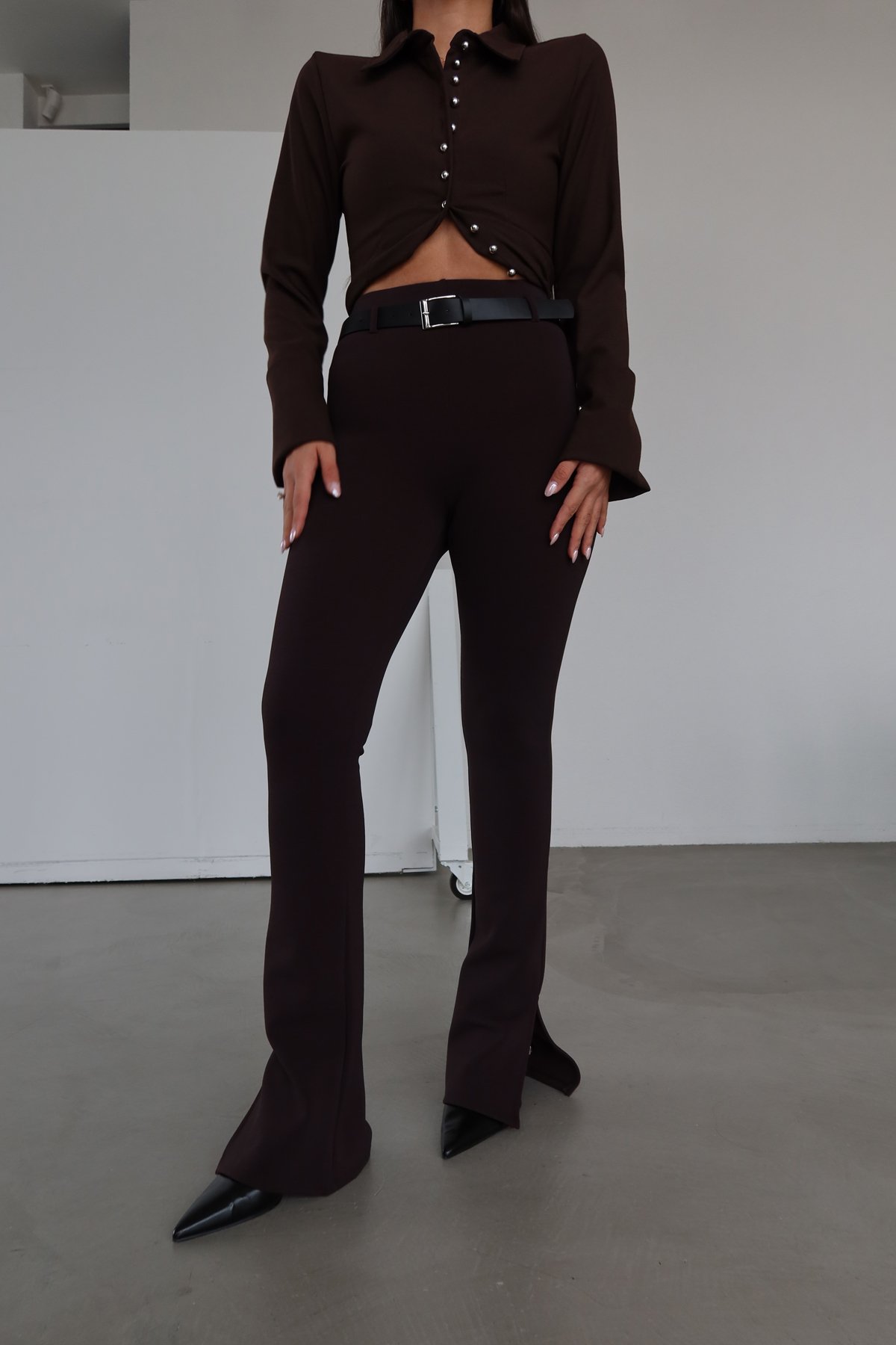 Paçası Yırtmaçlı Kemerli Pantolon