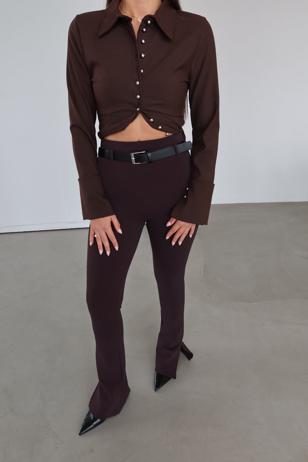 Paçası Yırtmaçlı Kemerli Pantolon