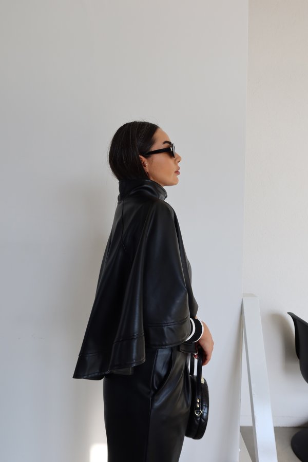 Çıtçıt Düğmeli Deri Pelerin