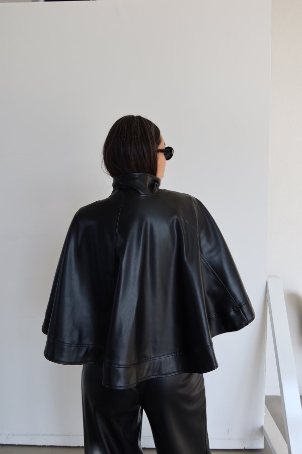 Çıtçıt Düğmeli Deri Pelerin