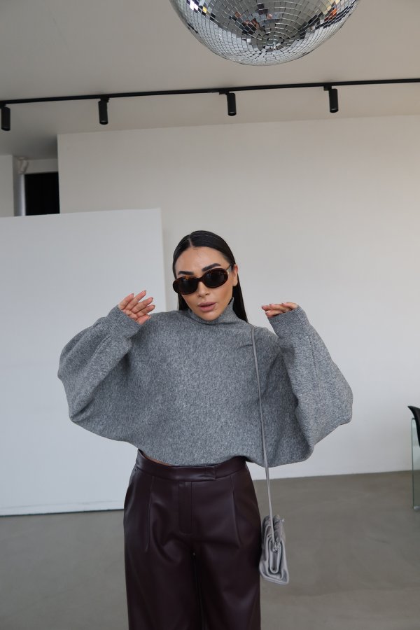 Yün Karışımlı Dik Yaka Yarasa Kol Kazak