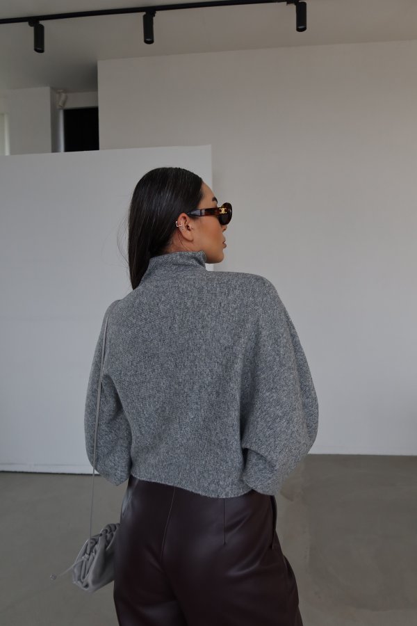 Yün Karışımlı Dik Yaka Yarasa Kol Kazak