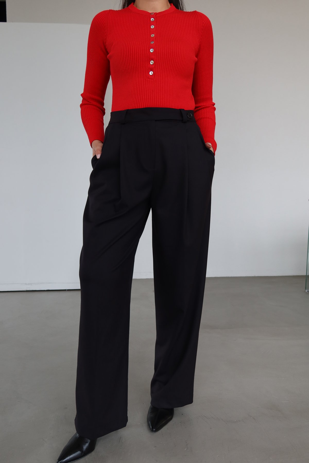 Çift Pileli Düğme Detaylı Kumaş Pantolon