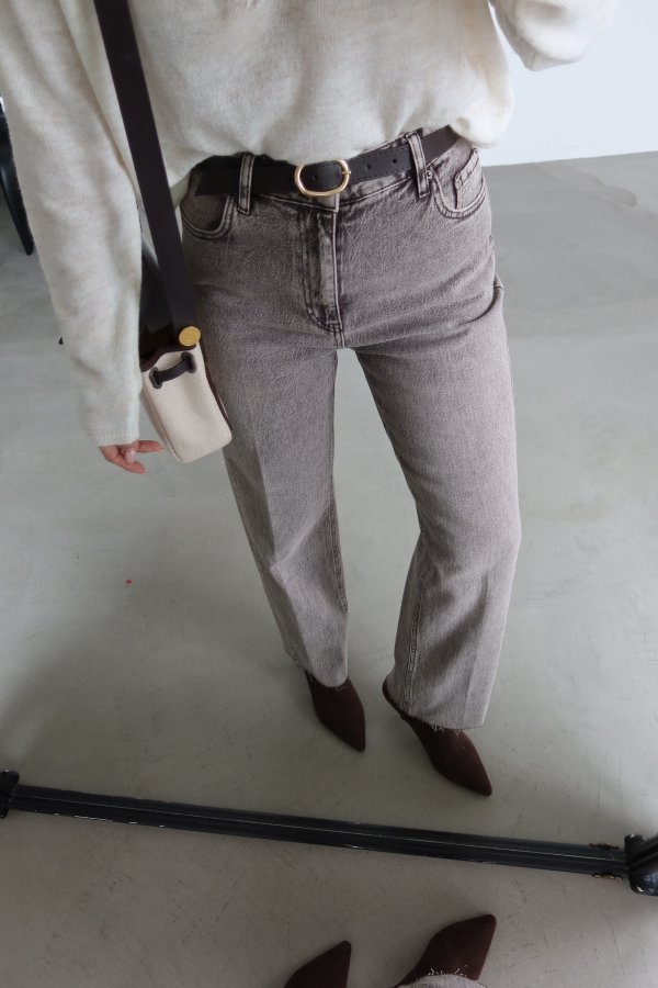 Paçası Kesik Kemerli Straight Fit Jean